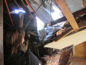 Fuertes vientos derribaron cerca de 8 mil kilos de concreto sobre casa