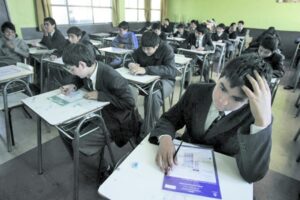 Simce 2016: Mujeres registran una mejor escritura que los hombres