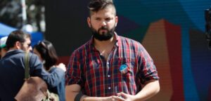 Gabriel Boric desciende en evaluación positiva según CEP
