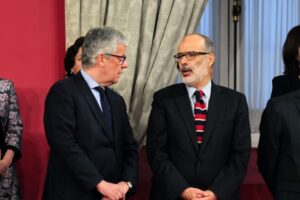 Eyzaguirre asume en Hacienda por Valdés y Rodríguez en Economía por Céspedes