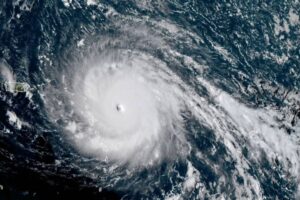 Irma golpea el Caribe y Florida se prepara para su llegada