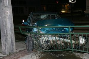 Chofer ebrio provocó violento accidente  a sólo una cuadra de Carabineros