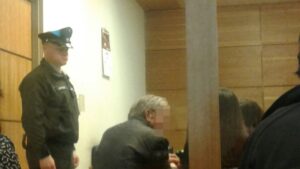 Hombre de 76 años arriesga pena de cárcel por saltar una reja y robar red de pesca