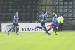 Huachipato sorprende y elimina  a Católica de Copa Chile