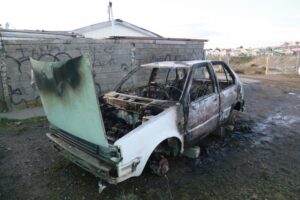 Confusión en llamado a Bomberos terminó con vehículo destruido por las llamas