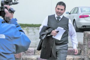 Investigación habría detectado existencia de dos organizaciones para desvío de dineros