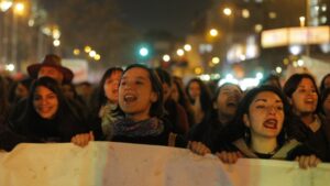 Mujeres chilenas tienen más consciencia de la igualdad de género que las inmigrantes