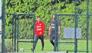 La “Roja” entrenó sin Paredes ni Aránguiz