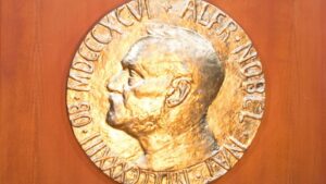 Nombres y especialidades que  podrían ganar Nobel de Economía