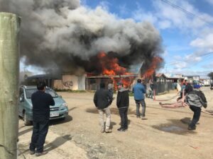 Incendio destruyó vivienda en la Población General del Canto y dejó siete damnificados