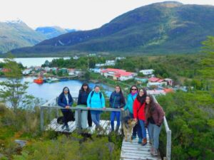 Estudiantes de Turismo del Centro Universitario  Puerto Natales recorrieron Puerto Edén