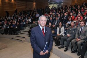 En el aniversario 56 de la UMAG, el rector Juan Oyarzo anunció que irá a la reelección