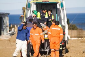 Con riesgo vital permanece trabajador aplastado por muro