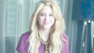 Shakira realiza campaña que busca financiar el tratamiento de niños chilenos
