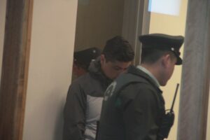 A la cárcel sujeto que pololeaba con niña de 13 años y la llevaba a moteles