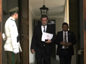Salida de Mahmud Aleuy provoca  preocupación en camioneros