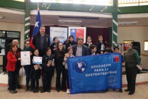 Municipalidad y liceo de Puerto Williams fueron certificados por Ministerio del Medio Ambiente