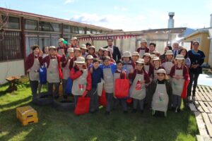 Cinco colegios de la región fueron beneficiados con programa “Vive tu Huerto”