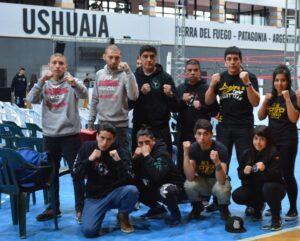 Luchadores magallánicos estuvieron presentes en campeonato de kick boxing
