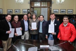 Municipalidad y Colegio de Profesores firman acuerdo para pago de sueldos y cotizaciones