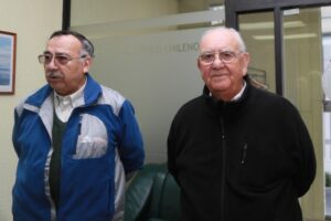 Pioneros antárticos donaron estatua de O’Higgins al Inach