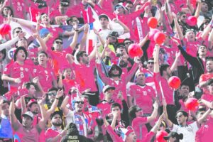 Chile suma dos multas más en la FIFA