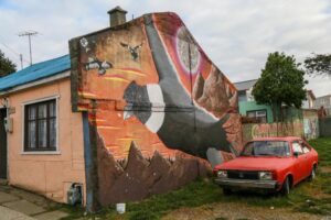 Vecinos de Población Fitz Roy destacan murales que hermosean el entorno