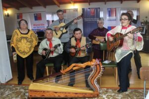 Más de 300 personas de la tercera edad festejaron en Punta Arenas