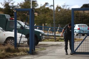 Trío que sustrajo auto recuperó libertad tras formalización por hurto
