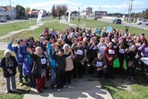 Setenta adultos mayores participaron en caminata