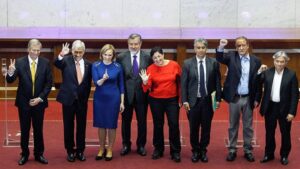 Cadem: Sebastián Piñera mantiene la delantera