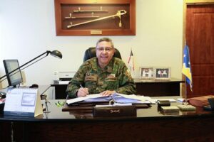 Entrevista | General Espinoza: “Llama mi atención la gran identificación que tiene la gente de Magallanes con su tierra”