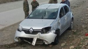 Volcamiento de vehículo dejó dos lesionados