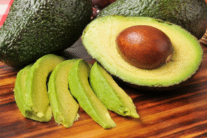 Trabajador de frutería fue denunciado por su jefa tras sustraer 6 kilos  de palta