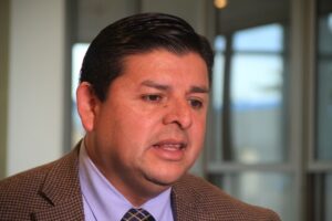 Abogado niega acusación de estafa y pide que se  investigue por calumnia a autoridad de educación