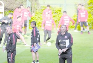 Pizzi apuesta por Gutiérrez  y espera por Charles Aránguiz