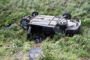 Providencial salvada de hombre  que volcó violentamente en la ruta