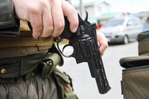 Carabineros detuvo a sujeto que  portaba droga, dinero y armamento
