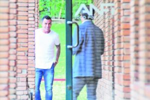 Tribunal acordó darle dos fechas a Esteban Paredes