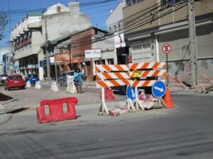 Prosiguen los trabajos en la céntrica calle Lautaro Navarro