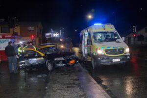 Dos personas resultaron lesionadas  en colisión entre taxi y auto particular