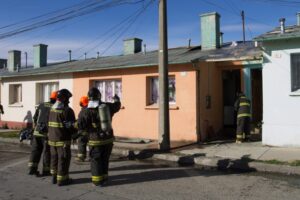 Incendio afectó entretecho de vivienda  en la Población Mauricio Braun