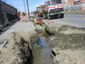 Realizan millonaria inversión para  evacuar las aguas servidas del Barrio Sur
