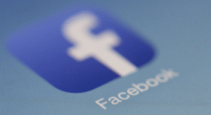 Facebook mejora su inteligencia artificial para detectar usuarios con conductas suicidas