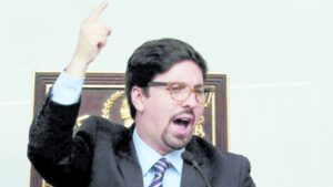 Freddy Guevara: El líder opositor  venezolano refugiado en la embajada chilena