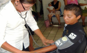 Alrededor de 400 menores vulnerables son beneficiados con salud