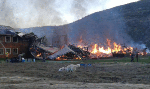 Incendio destruyó hotel Tyndall