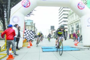 Emilio Crema ganó la quinta  versión de la prueba ciclística  “Vuelta al Estrecho de Magallanes”