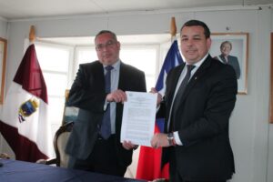 Municipalidad de Puerto Williams firmó convenio  con la Contraloría Regional