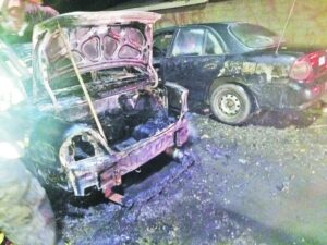Nuevo atentado incendiario dejó dos vehículos dañados